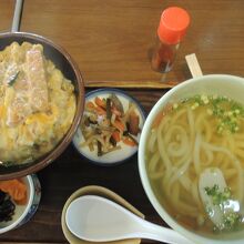 オーダーしたかつ丼セット