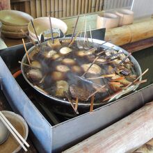 カウンター内にあるおでん　美味しそう