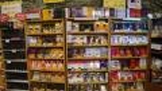 道の駅のおみやげもの屋さん＆フードコート。