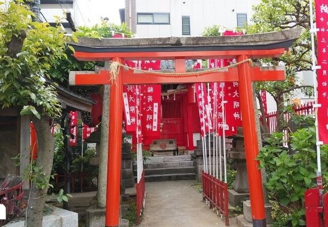 狐の行列が行われる神社