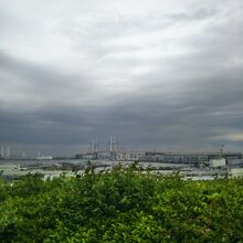 港が見えるが丘公園から
