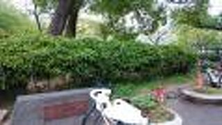 地元の人たちでにぎわう公園