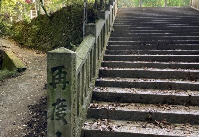 大龍寺の石段を登り切り山頂へ！プレートは地味でも眺めはグッド！