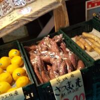 野菜も売っている