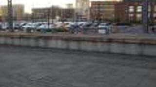 静かなプラットフォーム