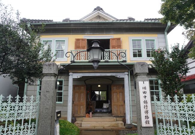 今の感覚で見ると擬洋風建築もおもちゃのようなもの