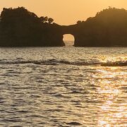 夕焼け時　キレイでした　円月島…「足湯」からも見れますよ