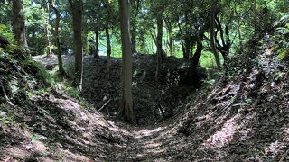 戦国時代の小田原城の土塁が残っている