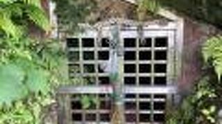 源頼朝にゆかりの洞窟