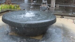 【蛙の噴水】ユーモラスな噴水
