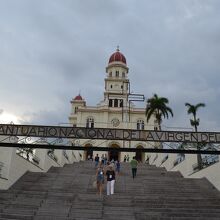 聖母寺院の全景