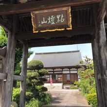 東勝寺の山門