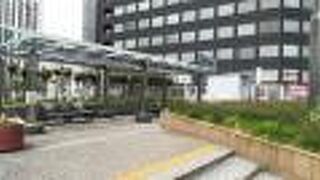 晴海通り沿いにあります公園です。