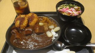 カツカレーと麺類に満足しました