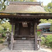 太鼓橋のそばに建立されています