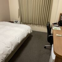 ツインの部屋はちょっと狭めでした。