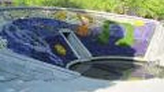 大きな花壇が献花になっていました