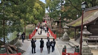 過去、現在、未来を表す3つの橋