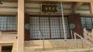 境内に大砲があります