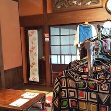 服も売っている