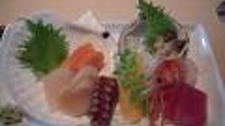  夢食館北市場の２階にある夢広場で昼食