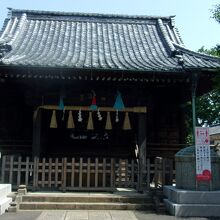 拝殿は、さほど大きくない。