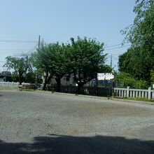 広い駐車場が特色