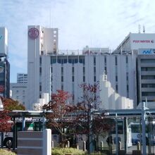 駅前にある岡山高島屋