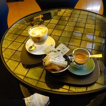 エスプレッソとカフェラテ