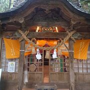 山間の小さな神社