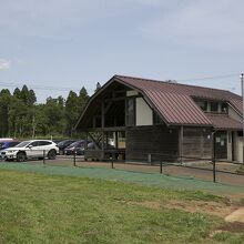 駐車場の建物