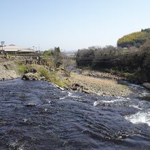 滝の上から