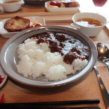 カレー、焼き玉葱が付いてきますが美味しいです。