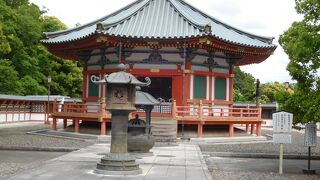 比較的新しい「聖徳太子堂」