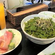 ランチタイムはお得に海鮮丼