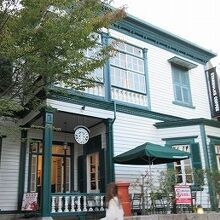 レトロなスタバのお店もあります