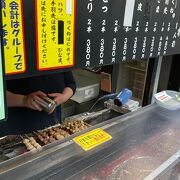 注文を受けてから生肉を焼く人気の美味しい焼き鳥屋さんです！