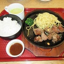 『アンガス牛切り落としステーキ』1199円