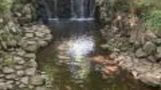 涼しそうな滝です