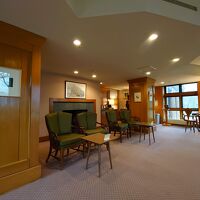 夕食前の時間のラウンジは、結構な人数になっていました。