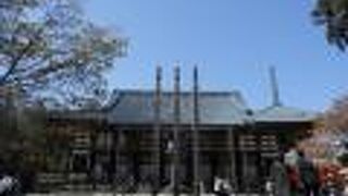 見ごたえのある堂々とした諸堂が建並んでいます。