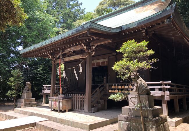 社殿の裏山には、ご祭神の古墳がある