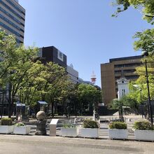 公園の正面から