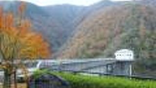 迫力ある重力式コンクリートダム