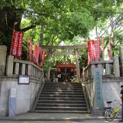 境内に鎌倉時代の板碑があります。