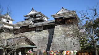 市内中心部の山の上にあるお城