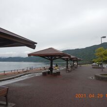 長～～い足湯場です！！