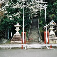 虎御前神社、参道入口。