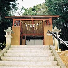 虎御前神社、拝殿と本殿