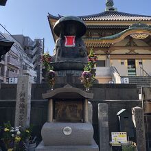 本堂とお地蔵さん